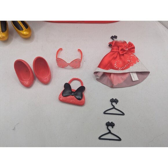 Disney Parks 2020 Minnie Mouse Christmas Poseable Doll Fashion Play Set - Picture 4 of 12